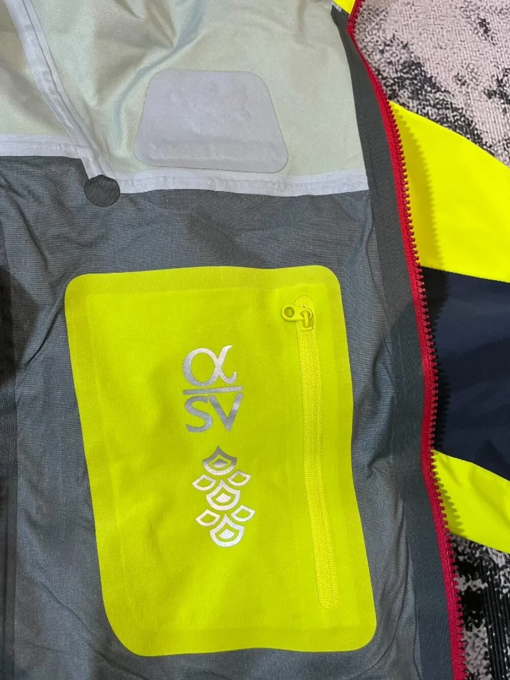 Arc'teryx GORE‑TEX Hard Shell Hooded Jacket Colorblock Yellow Navy Red XL